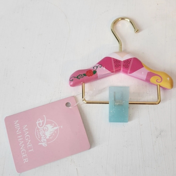 Disney Japan Aurora & Snow White Hanger Magnets NEW - Picture 5 of 7